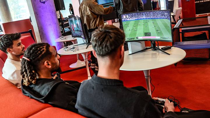 Los videojuegos de EA Sports FC han tenido entrenidas a generaciones enteras Los videojuegos de EA Sports FC han tenido entrenidas a generaciones enteras