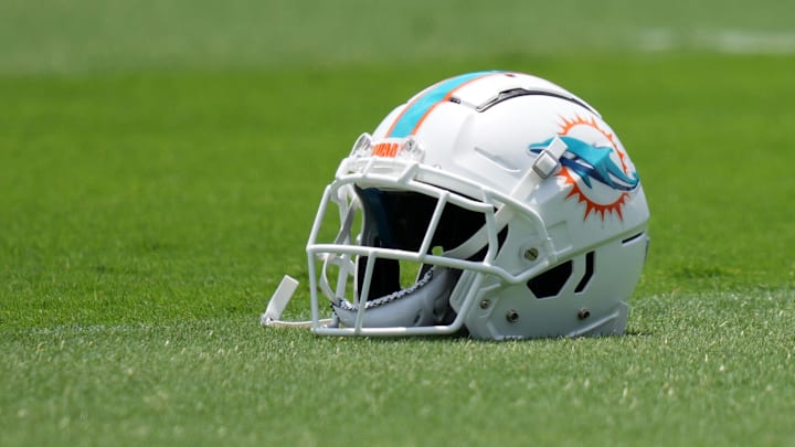 May 17, 2022; Miami Gardens, FL, USA; A general view of a Miami Dolphins helmet on the grass during OTA practice at Baptist Health Training Complex. Mandatory Credit: Jasen Vinlove-Imagn Images May 17, 2022; Miami Gardens, FL, USA; A general view of a Miami Dolphins helmet on the grass during OTA practice at Baptist Health Training Complex. Mandatory Credit: Jasen Vinlove-Imagn Images