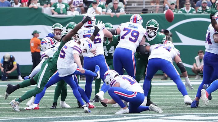 Sep 14, 2025; East Rutherford, New Jersey, USA; Buffalo Bills place kicker Matt Prater (15) kicks a field goal against the New York Jets during the first half at MetLife Stadium
