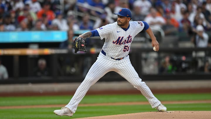 Aug 26, 2025; New York City, New York, USA; New York Mets pitcher Sean Manaea (59) pitches against the Philadelphia Phillies during the first inning at Citi Field. Mandatory Credit: John Jones-Imagn Images