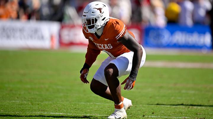 Oct 11, 2025; Dallas, Texas, USA; Texas Longhorns defensive end Colin Simmons