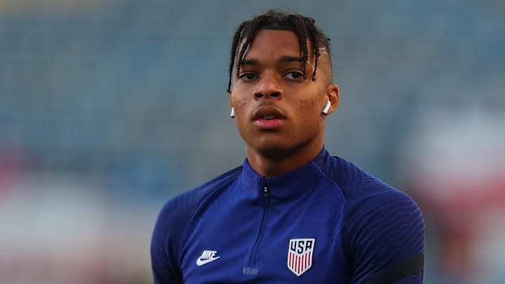 Holt der FC Bayern Justin Che aus Dallas zurück?