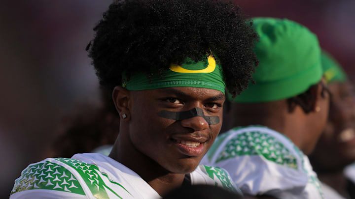 Sep 30, 2023; Stanford, California, USA; Oregon Ducks linebacker Jerry Mixon (54) during the third quarter against the Stanford Cardinal at Stanford Stadium. Mandatory Credit: Darren Yamashita-Imagn Images