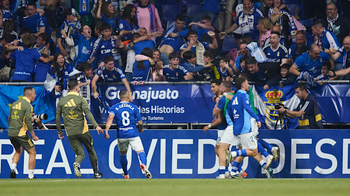 Real Oviedo festeja su regreso a primera división española