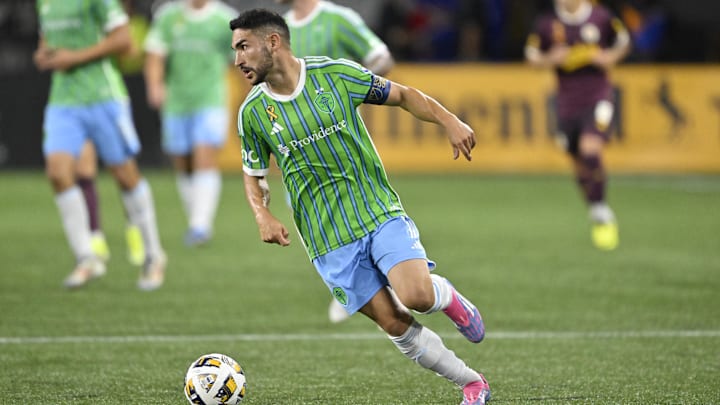 Aug 31, 2024; Portland, Oregon, USA; Seattle Sounders midfielder Cristian Roldan (7) plays the ball in the first half against the Portland Timbers at Providence Park. Mandatory Credit: Troy Wayrynen-Imagn Images
