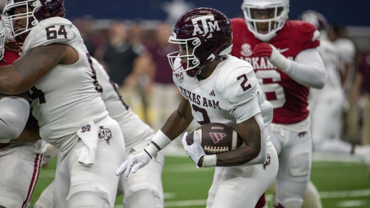 Sep 30, 2023; Arlington, Texas, USA; Texas A&M Aggies running back Rueben Owens (2) In action during the game between the Texas A&M Aggies and the Arkansas Razorbacks at AT&T Stadium. Sep 30, 2023; Arlington, Texas, USA; Texas A&M Aggies running back Rueben Owens (2) In action during the game between the Texas A&M Aggies and the Arkansas Razorbacks at AT&T Stadium.