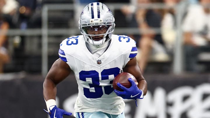 Sep 14, 2025; Arlington, Texas, USA; Dallas Cowboys running back Javonte Williams (33) in action during the first half against the New York Giants at AT&T Stadium. Sep 14, 2025; Arlington, Texas, USA; Dallas Cowboys running back Javonte Williams (33) in action during the first half against the New York Giants at AT&T Stadium.