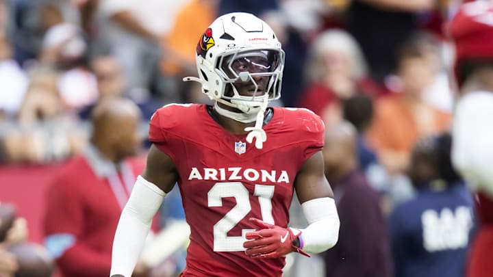 Nov 3, 2024; Glendale, Arizona, USA; Arizona Cardinals cornerback Garrett Williams (21) against the Chicago Bears  at State Farm Stadium. Mandatory Credit: Mark J. Rebilas-Imagn Images