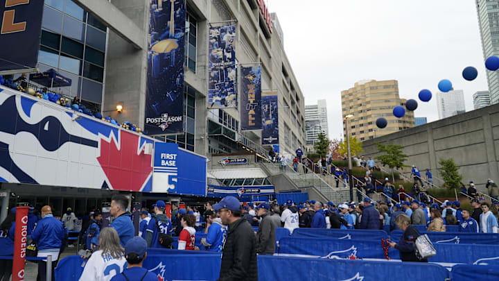 Oct 25, 2025; Toronto, Ontario, CAN; Fans arrive before game two of the 2025 MLB World Series between the Toronto Blue Jays and the Los Angeles Dodgers at Rogers Centre. Mandatory Credit: John E. Sokolowski-Imagn Images Oct 25, 2025; Toronto, Ontario, CAN; Fans arrive before game two of the 2025 MLB World Series between the Toronto Blue Jays and the Los Angeles Dodgers at Rogers Centre. Mandatory Credit: John E. Sokolowski-Imagn Images