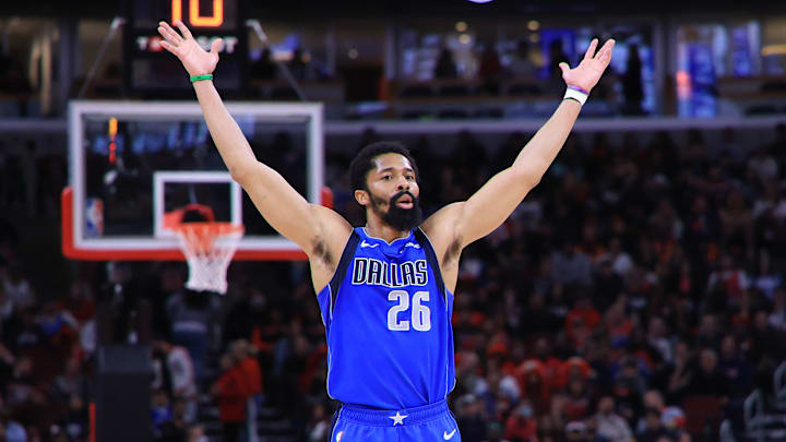Dallas Mavericks v Chicago Bulls