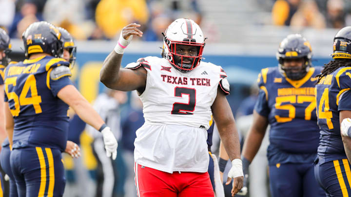 Texas Tech Red Raiders defensive tackle Lee Hunter (2) signals to the sideline Texas Tech Red Raiders defensive tackle Lee Hunter (2) signals to the sideline
