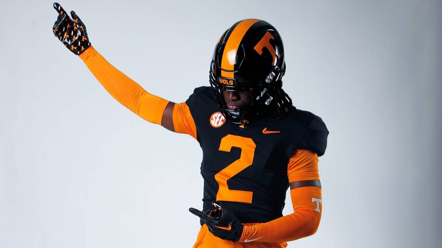 2026 Safety Jowell Combay Officially Signs With Tennessee Football