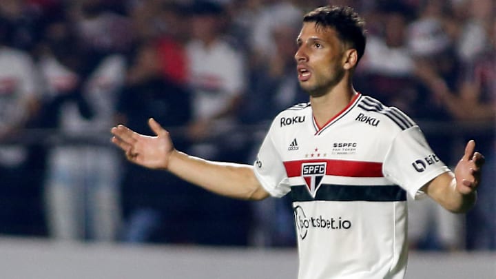 Calleri voltou aos gramados, mas pouco contribuiu