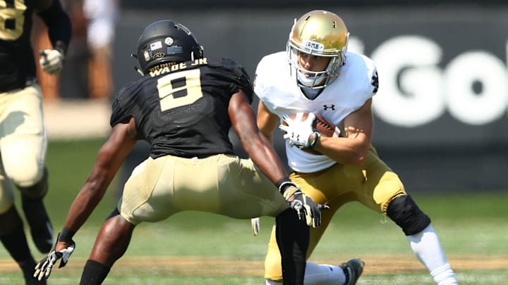 Sep 22, 2018; Winston-Salem, NC, USA; Notre Dame Fighting Irish wide receiver Chris Finke (10) runs after a catch in the second quarter against the Wake Forest Demon Deacons at BB&T Field. Mandatory Credit: Jeremy Brevard-Imagn Images