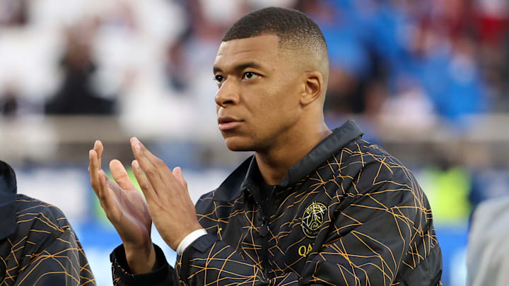 O craque francês deseja manter as opções em aberto