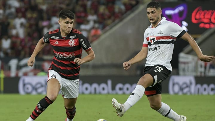 São Paulo e Flamengo se enfrentam neste sábado (3) São Paulo e Flamengo se enfrentam neste sábado (3)