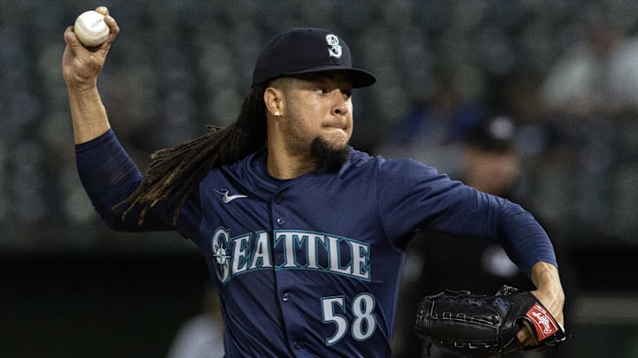 Sep 3, 2024; Oakland, California, USA; Seattle Mariners starting pitcher Luis Castillo (58) delivers a pitch against the Oakland Athletics during the fourth inning at Oakland-Alameda County Coliseum Sep 3, 2024; Oakland, California, USA; Seattle Mariners starting pitcher Luis Castillo (58) delivers a pitch against the Oakland Athletics during the fourth inning at Oakland-Alameda County Coliseum