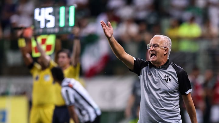 Com apenas 13 dias no comando do time cearense, o treinador vem surpreendendo na forma de jogar