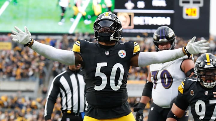 Nov 17, 2024; Pittsburgh, Pennsylvania, USA; Pittsburgh Steelers linebacker Elandon Roberts (50) reacts after stopping the Baltimore Ravens on a two point conversion attempt during the fourth quarter at Acrisure Stadium. Mandatory Credit: Charles LeClaire-Imagn Images Nov 17, 2024; Pittsburgh, Pennsylvania, USA; Pittsburgh Steelers linebacker Elandon Roberts (50) reacts after stopping the Baltimore Ravens on a two point conversion attempt during the fourth quarter at Acrisure Stadium. Mandatory Credit: Charles LeClaire-Imagn Images