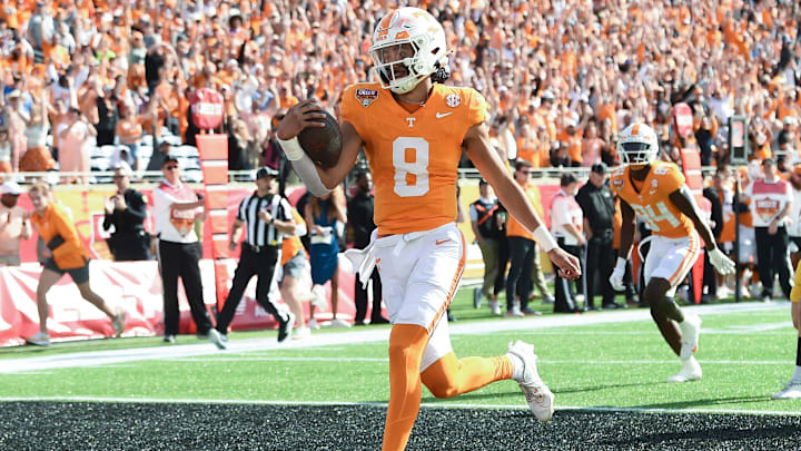Tennessee quarterback Nico Iamaleava (8)