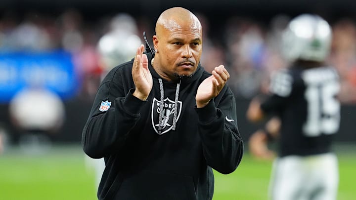Sep 29, 2024; Paradise, Nevada, USA; Las Vegas Raiders head coach Antonio Pierce applauds the effort of his team against the Cleveland Browns during the third quarter at Allegiant Stadium. Mandatory Credit: Stephen R. Sylvanie-Imagn Images Sep 29, 2024; Paradise, Nevada, USA; Las Vegas Raiders head coach Antonio Pierce applauds the effort of his team against the Cleveland Browns during the third quarter at Allegiant Stadium. Mandatory Credit: Stephen R. Sylvanie-Imagn Images