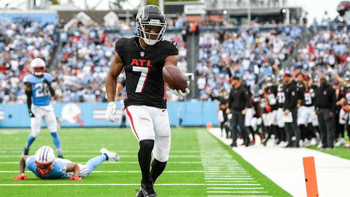 Oct 29, 2023; Nashville, Tennessee, USA;  Atlanta Falcons running back Bijan Robinson (7) runs for a