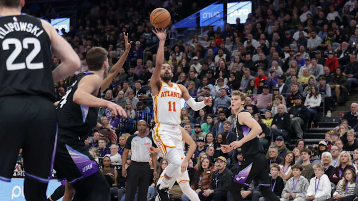 Atlanta Hawks guard Young shoots the ball against the Utah Jazz at Delta Center. 