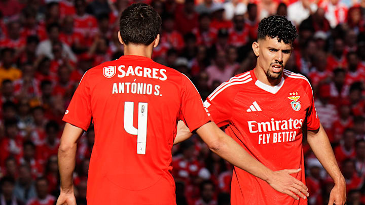 Antonio Silva (li.) und Tomas Araujo (re.) von Benfica Lissabon Antonio Silva (li.) und Tomas Araujo (re.) von Benfica Lissabon
