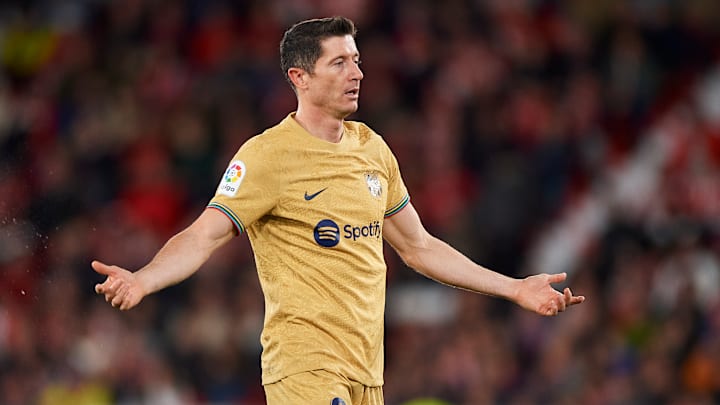Lewandowski deve desfalcar o Barcelona por cerca de duas semanas.