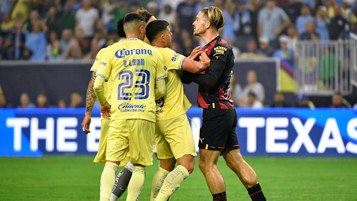 Jack Grealish s'est embrouillé avec Ochoa lors d'un match amical
