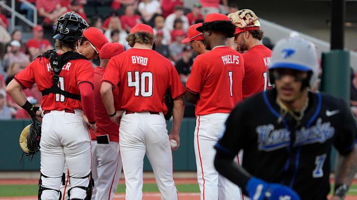 Georgia huddles up during a NCAA baseball game against Kentucky on March 14, 2025.