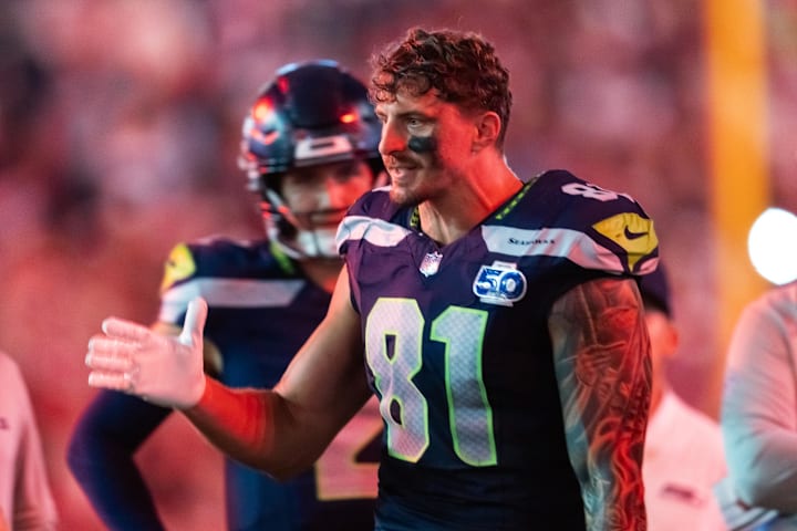 Seattle Seahawks tight end Eric Saubert (81) against the Arizona Cardinals Seattle Seahawks tight end Eric Saubert (81) against the Arizona Cardinals