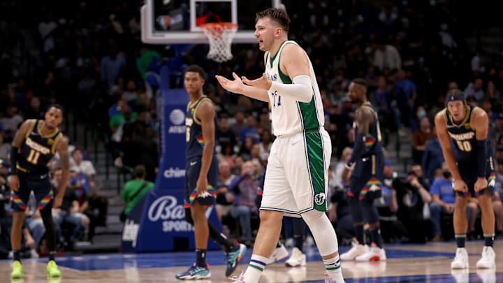 Luka Doncic se lastimó el tobillo