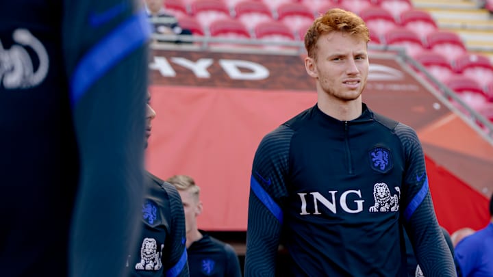 Sepp van den Berg soll S04 unterstützen