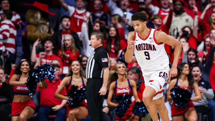 Arizona Wildcats forward Carter Bryant (9).