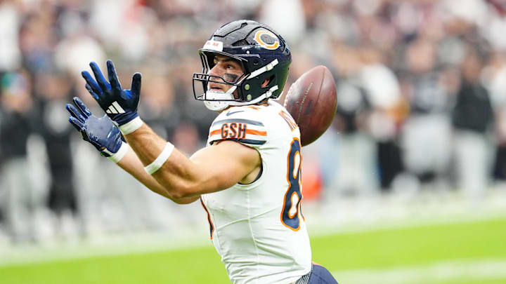 Sep 28, 2025; Paradise, Nevada, USA; Chicago Bears tight end Cole Kmet (85) misses a throw  during the first quarter against the Las Vegas Raiders at Allegiant Stadium. Mandatory Credit: Stephen R. Sylvanie-Imagn Images