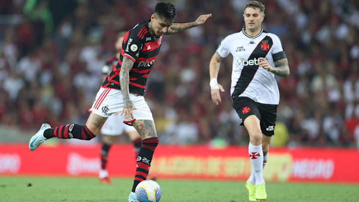 Vasco e Flamengo se enfrentam no Maracanã Vasco e Flamengo se enfrentam no Maracanã