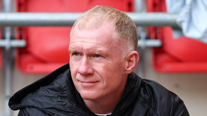 Paul Scholes watches play Paul Scholes watches play