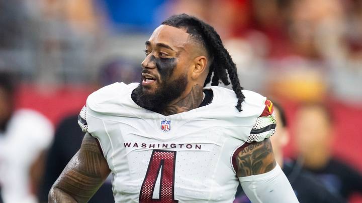 Sep 29, 2024; Glendale, Arizona, USA; Washington Commanders linebacker Frankie Luvu (4) against the Arizona Cardinals at State Farm Stadium. Mandatory Credit: Mark J. Rebilas-Imagn Images Sep 29, 2024; Glendale, Arizona, USA; Washington Commanders linebacker Frankie Luvu (4) against the Arizona Cardinals at State Farm Stadium. Mandatory Credit: Mark J. Rebilas-Imagn Images