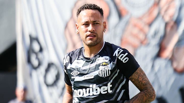 Neymar retornou ao time titular santista neste domingo, 15 Neymar retornou ao time titular santista neste domingo, 15