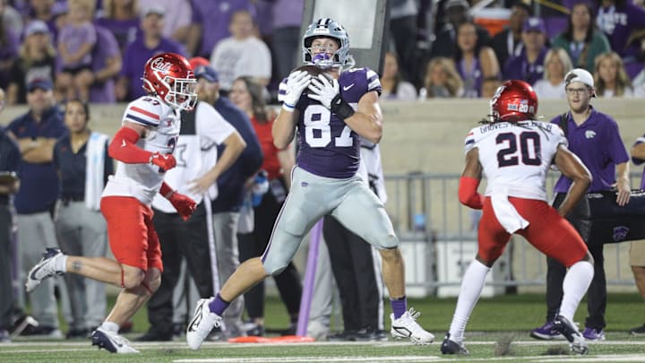 Kansas State Wildcats tight end Brayden Loftin (87) makes a catch during the third quarter of the game against Arizona at Bill Snyder Family Stadium on Friday, September 13, 2024.