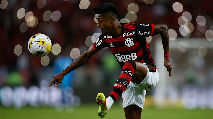 Em recuperação no Flamengo, Bruno Henrique está mais perto de voltar aos gramados. Em recuperação no Flamengo, Bruno Henrique está mais perto de voltar aos gramados.