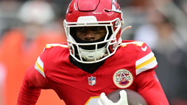 Dec 15, 2024; Cleveland, Ohio, USA; Kansas City Chiefs wide receiver Xavier Worthy (1) runs with the ball during the first half against the Cleveland Browns at Huntington Bank Field. Mandatory Credit: Ken Blaze-Imagn Images Dec 15, 2024; Cleveland, Ohio, USA; Kansas City Chiefs wide receiver Xavier Worthy (1) runs with the ball during the first half against the Cleveland Browns at Huntington Bank Field. Mandatory Credit: Ken Blaze-Imagn Images