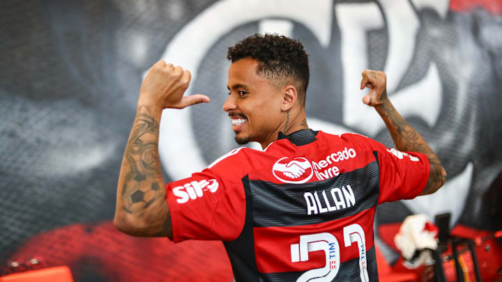 Allan é o terceiro reforço contratado pelo Flamengo neste meio de ano Allan é o terceiro reforço contratado pelo Flamengo neste meio de ano