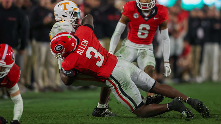 Tennessee Volunteers running back Dylan Sampson is tackled by Georgia Bulldogs linebacker CJ Allen. Mandatory Credit: Brett Davis-Imagn Images