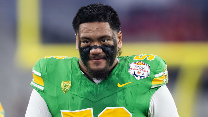 Jan 1, 2024; Glendale, AZ, USA; Oregon Ducks defensive lineman Ben Roberts (52) against the Liberty