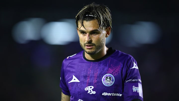 Con el despido del director general y el presidente deportivo, el futuro del colombiano Nicolás Benedetti en Mazatlán está en el aire, pues en lugar de ser renovado podría ser vendido ante el interés de otros equipos.