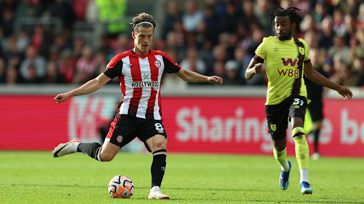 Brentford FC v Burnley FC - Premier League Brentford FC v Burnley FC - Premier League