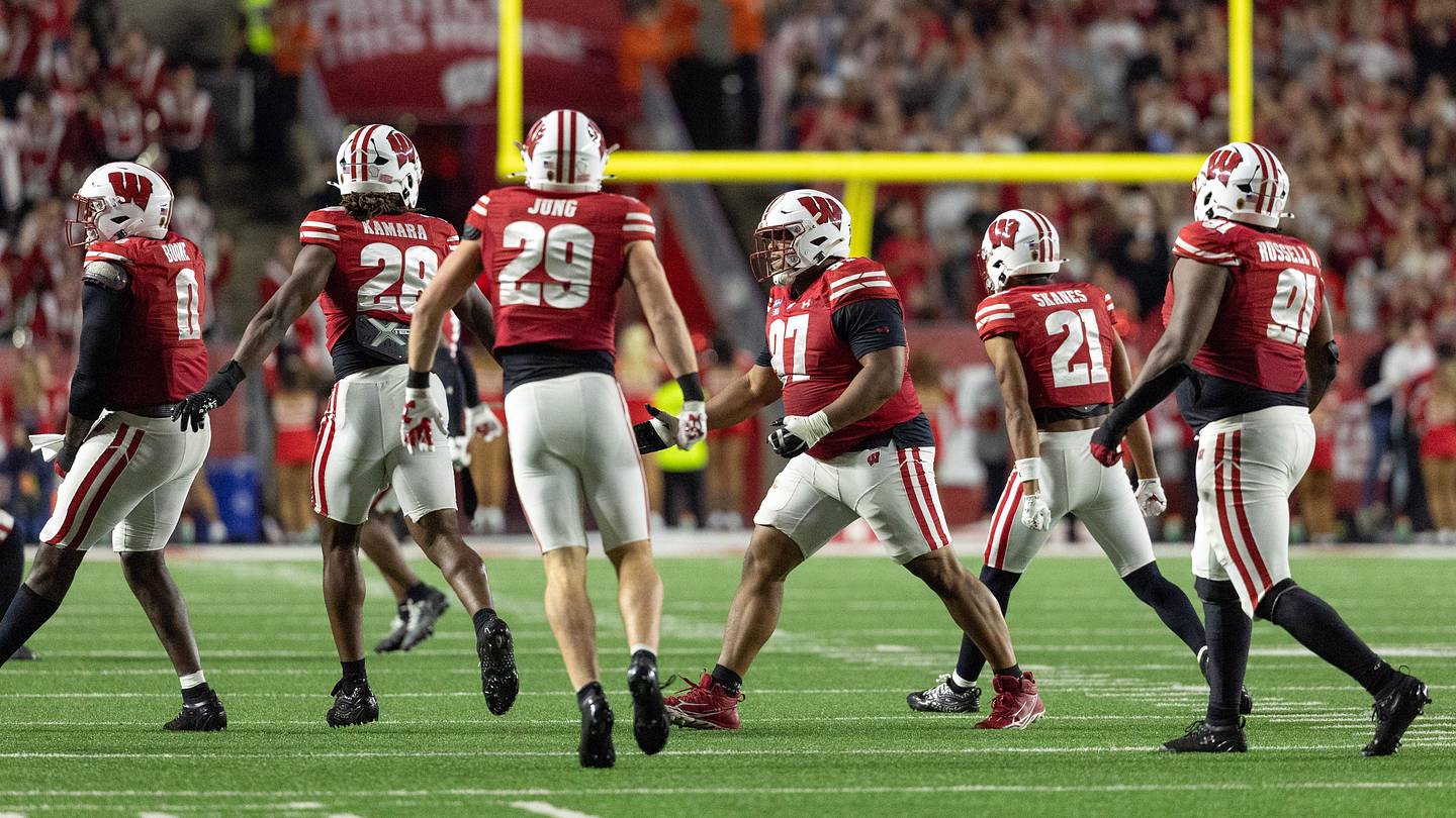 Wisconsin Football Week 8 Defensive Snap Count Breakdown and Analysis