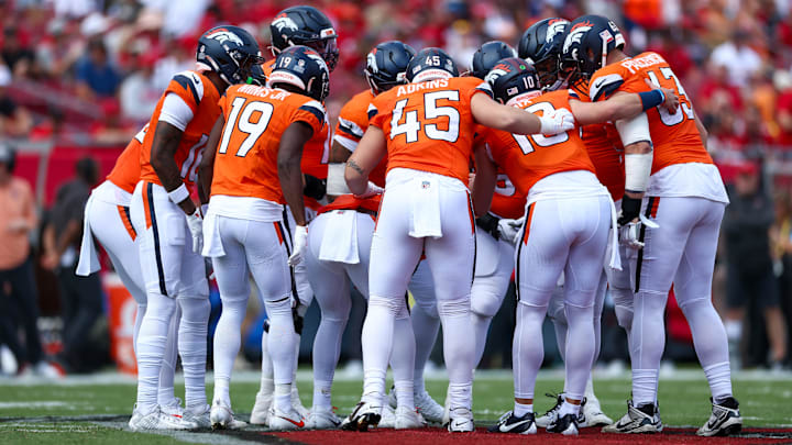 Sep 22, 2024; Tampa, Florida, USA; Denver Broncos quarterback Bo Nix (10) leads a huddle against the Tampa Bay Buccaneers in the first quarter at Raymond James Stadium. 